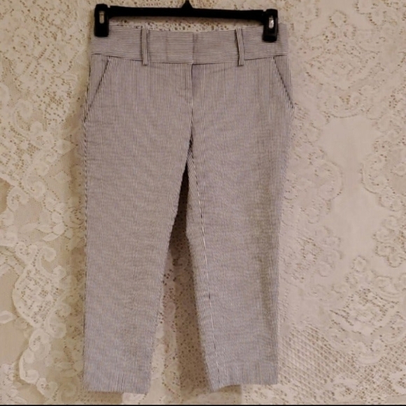 4/$20 Petite sz 2 Ann Taylor vertical striped capri pants - Picture 1 of 13